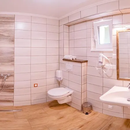 Harom A Kislany Panzio Pensionat 4*