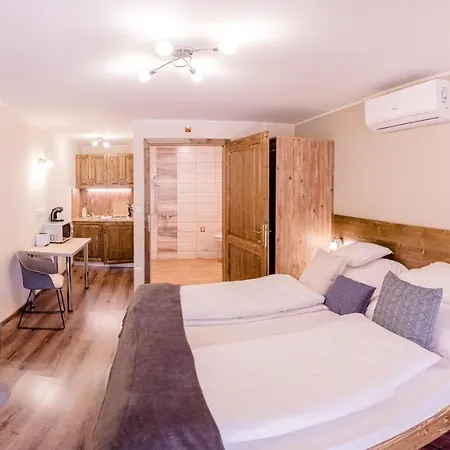 Harom A Kislany Panzio Pensionat