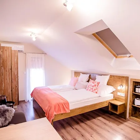 Harom A Kislany Panzio Pensionat