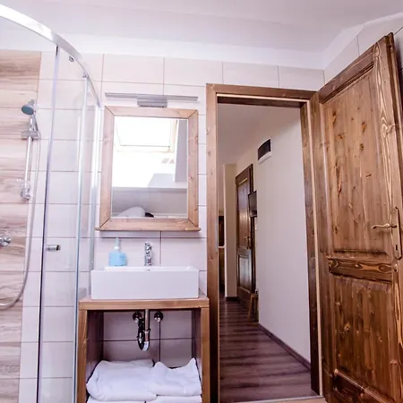 Pensionat Harom A Kislany Panzio 4*