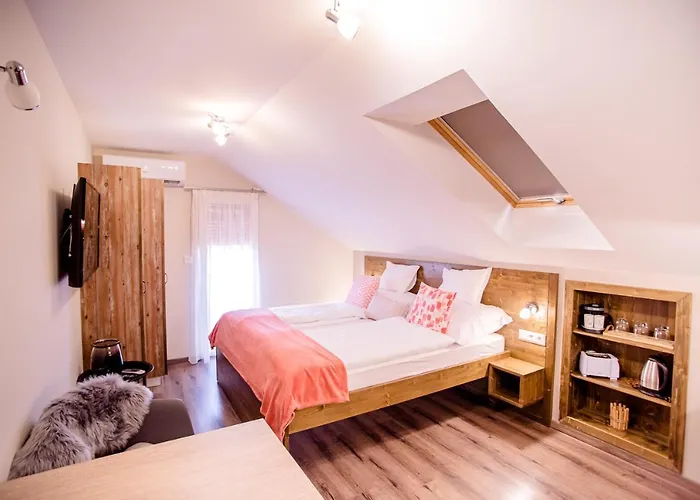 Harom A Kislany Panzio Pensjonat